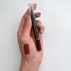 رژلب قهوه‌ای نود با بافت نرم و سبک